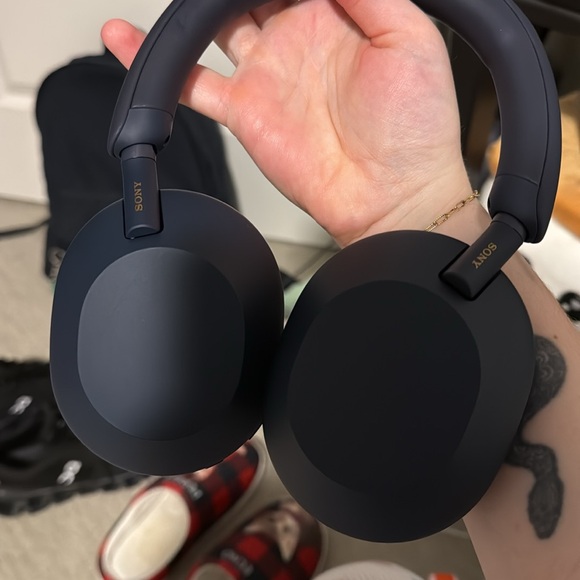 Sony WH-1000XM5 Wireless Headphones - Picture 4 of 7